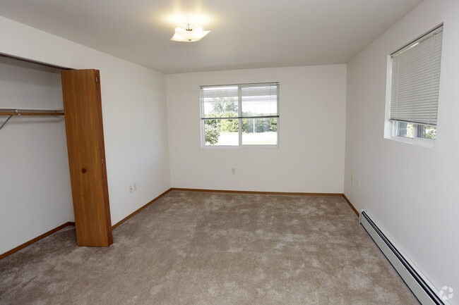 2BR, 2BA - 1000 SF