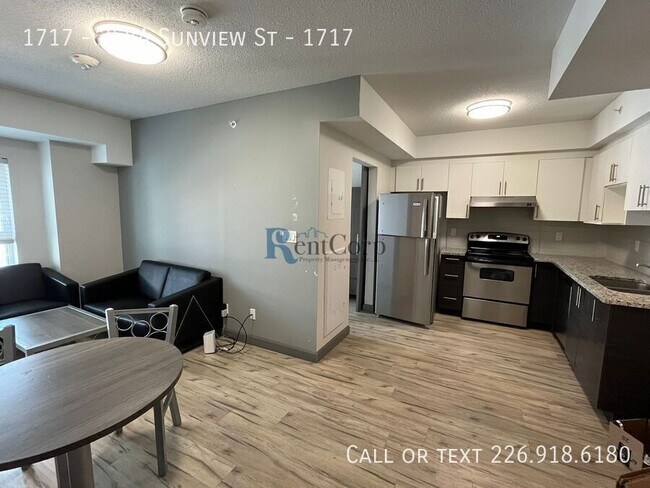 Building Photo - 258A-258A Sunview St