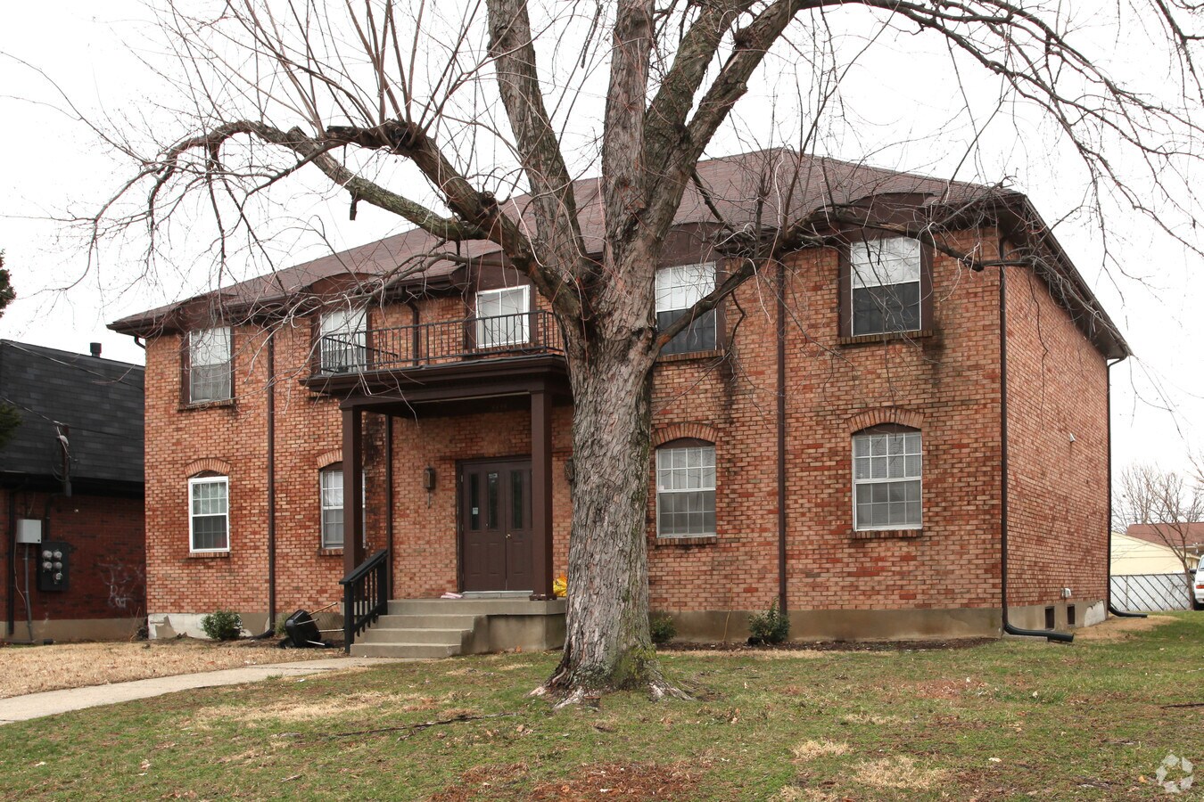 Front of building - 3334 Breckenridge Ln