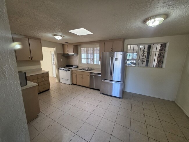 5301 Mescalero Rd NE