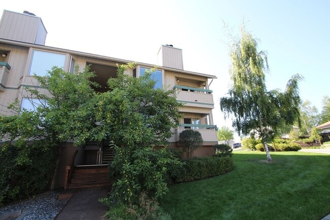 Building Photo - 2 Bed, 2 Bath Furnished Condo in East Anchorage!