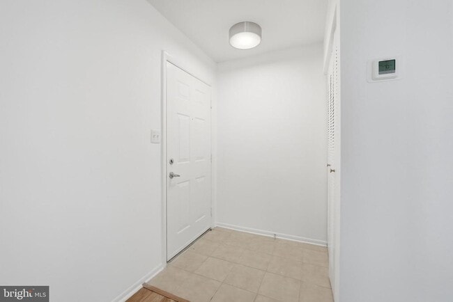 Building Photo - 1703 Ascot Way Unit D