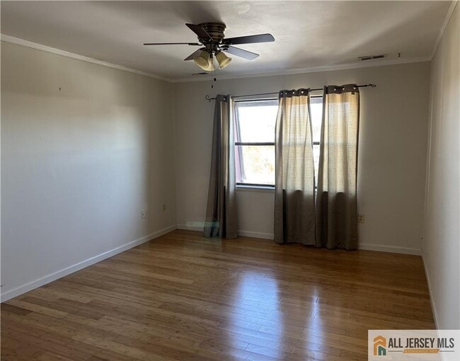 Photo - 1212 N Oaks Blvd