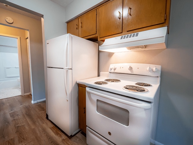 Fully-Equipped Kitchens - Lakeview Estates