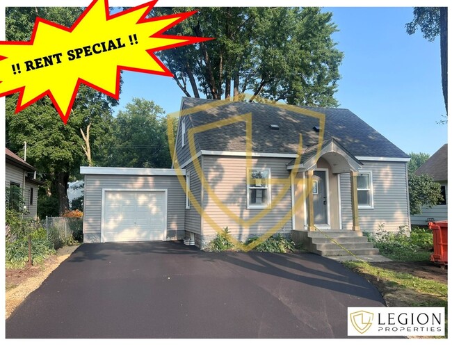Building Photo - **RENT SPECIAL!!** Adorable 3 Bedroom Full... Rental