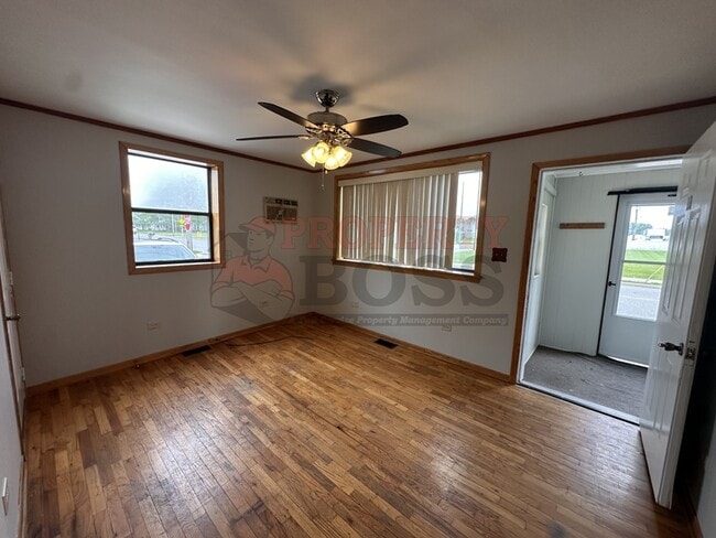 Photo - 209 E Center St