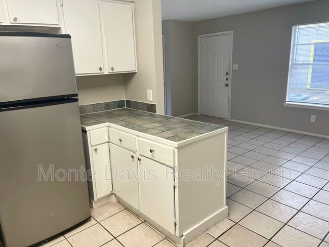 Photo - 1201 Southport Dr Unit B