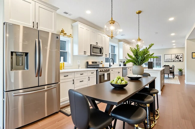 Building Photo - 4019 N Tripp Ave