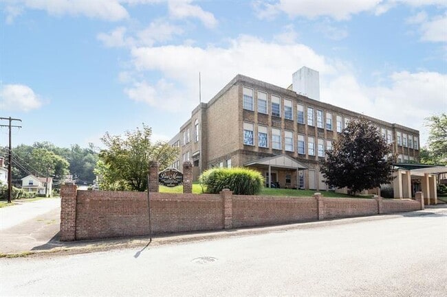 Photo - 300 Union St