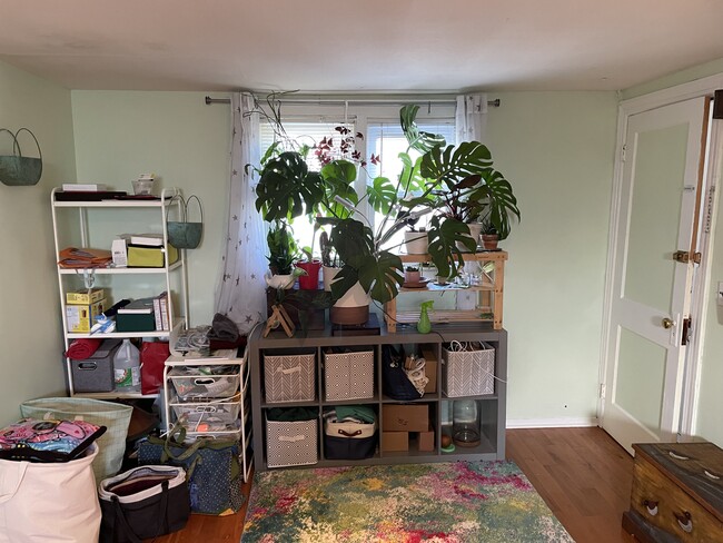 living room - 208 Willow St