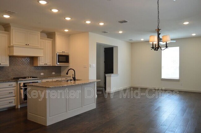 Photo - 622 Cobblestone Ln