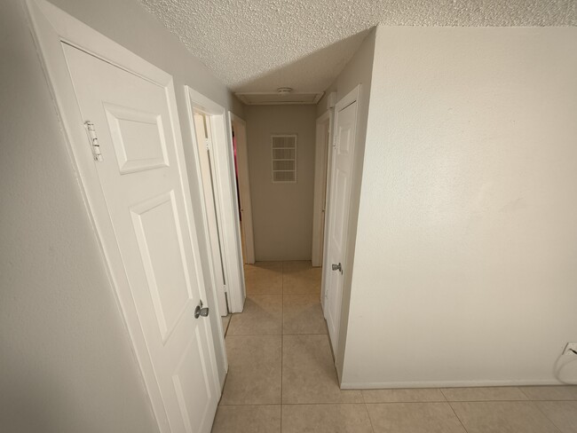 561 Laura Ln