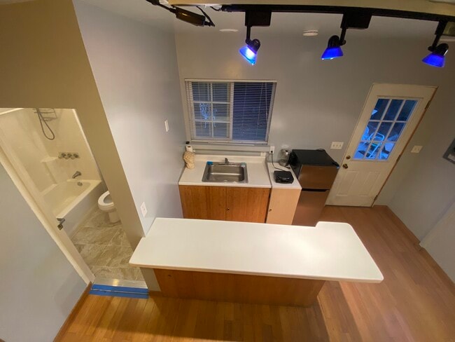 Photo - 1912 Stoner Ave Unidad studio guest house #1