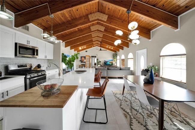 Photo - 18900 Belview Dr