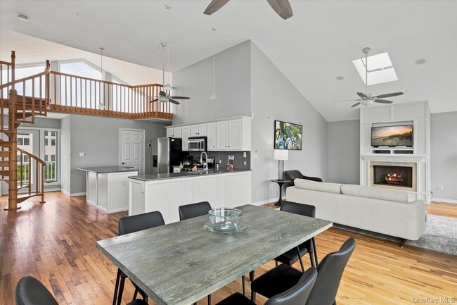 Photo - 717 Dune Rd