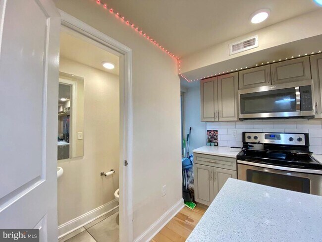 Photo - 1950 N Gratz St