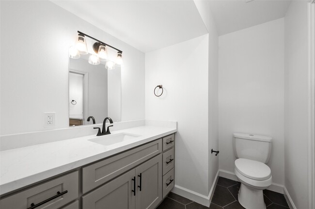 Photo - 2744 Briarhurst Dr Unit 33