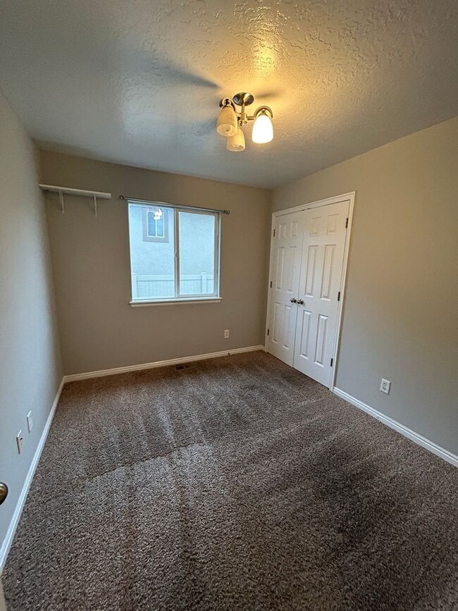 Photo - 5 Bedroom 3 Bathroom House in Spanish Fork!