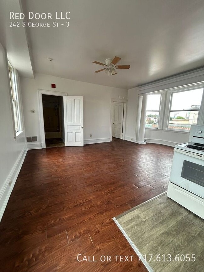 Building Photo - 242 S George St Unit 3 Rental