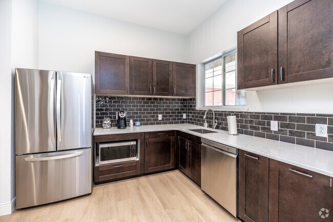 Clubhouse - Cocina - The Ave at Johnston Commons