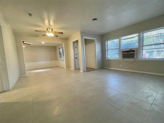 Photo - 1112 Southampton Dr