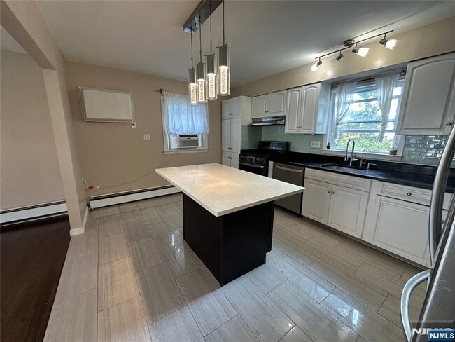 Photo - 777 Oakwood Ln