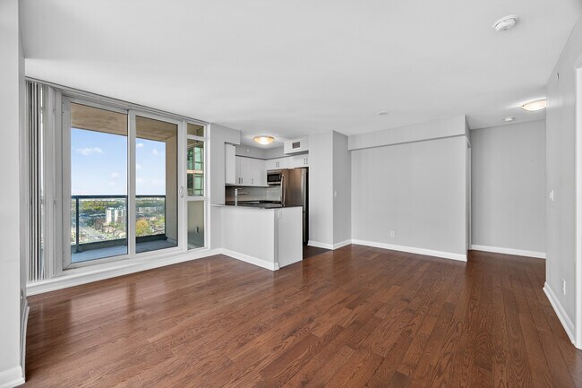 Photo - 215 Sherway Gardens Rd