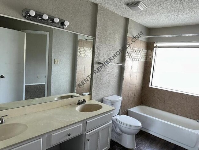 Photo - 1715 Highgate Pl