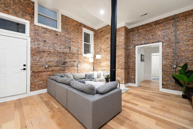 Photo - 1941 W Augusta Blvd Unit ID1354351P