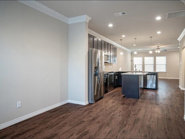 Photo - 117 Springtree St