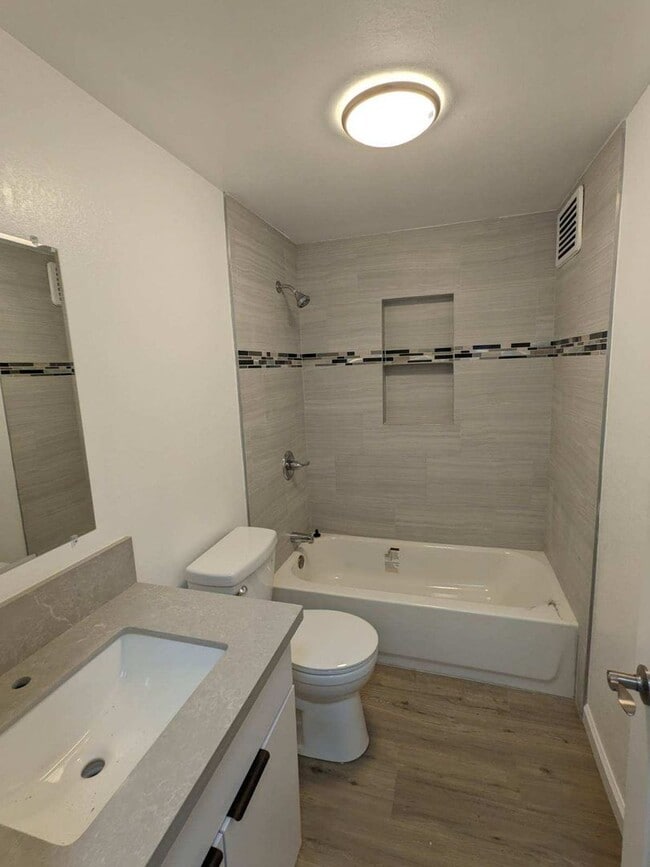 Photo - 2 Bedroom 1 Bath Townhouse w/ 1 Parking Stall.