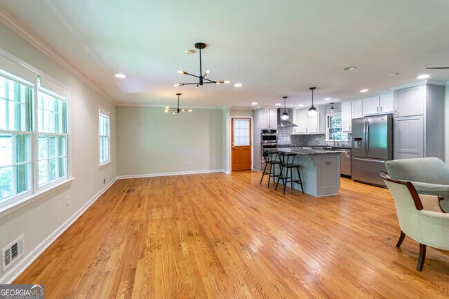 Photo - 2535 Melinda Dr NE