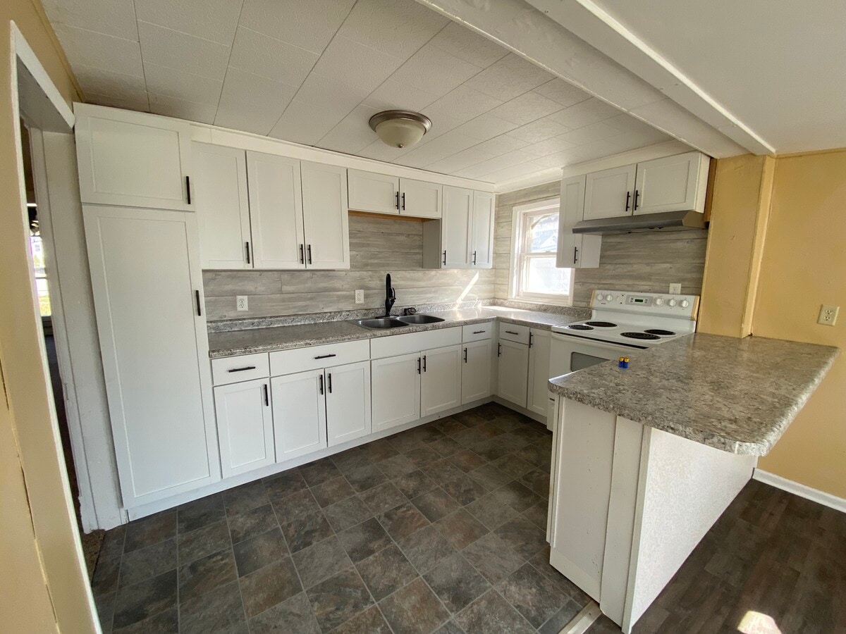 Adams House - Adams House