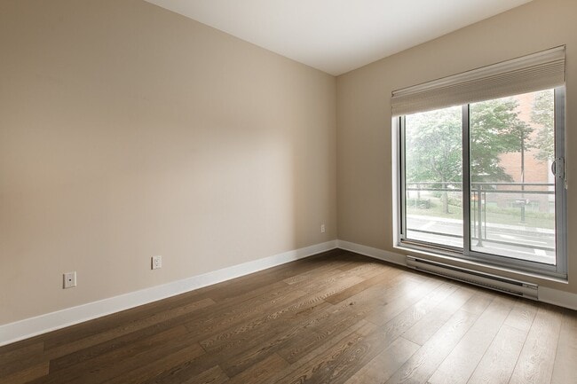 Photo - 795 Chem. du Bord-du-Lac-Lakeshore Unit 112