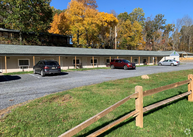 Building Photo - Boom Motor Lodge Unit 9 Rental