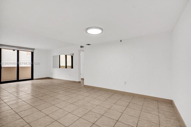 Photo - 1623 Collins Ave Unit 512