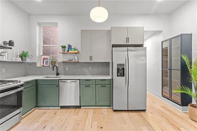 Photo - 2011 Forbes Ave