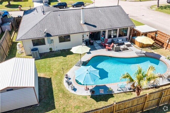 Building Photo - 1103 W Brompton Dr Rental