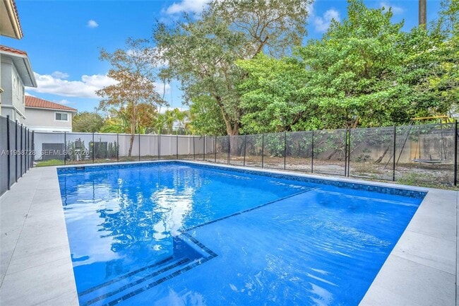 Photo - 545 Forest View Cir