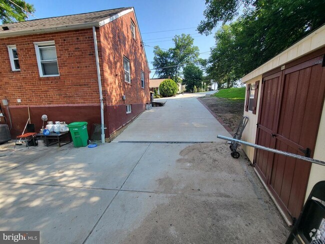 Building Photo - 6427 Kilmer St Rental