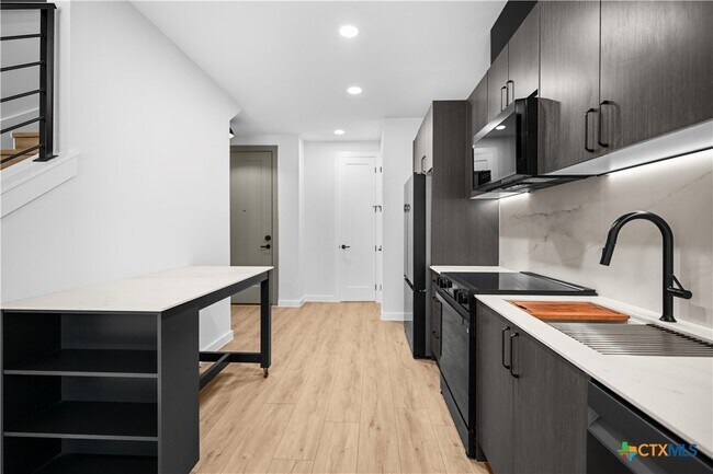Photo - 634 Central Pkwy Unidad 1109