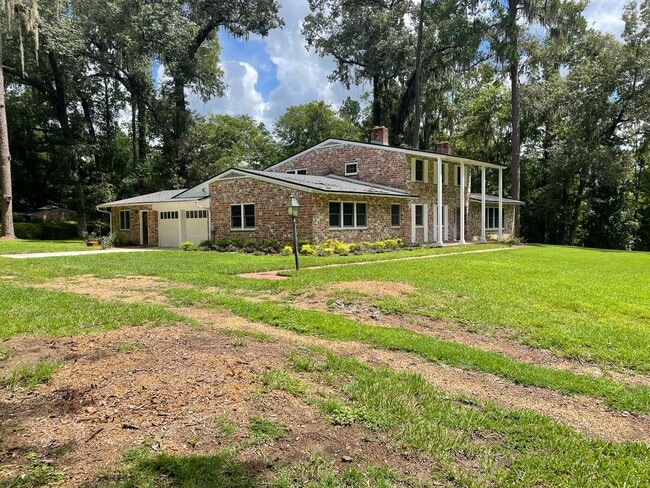 Photo - Stunning 3-Bedroom Home with Attached Priv...