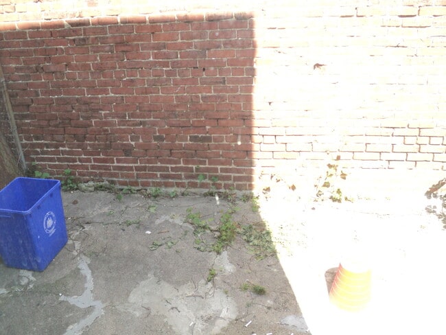 Photo - 25 E Bringhurst St