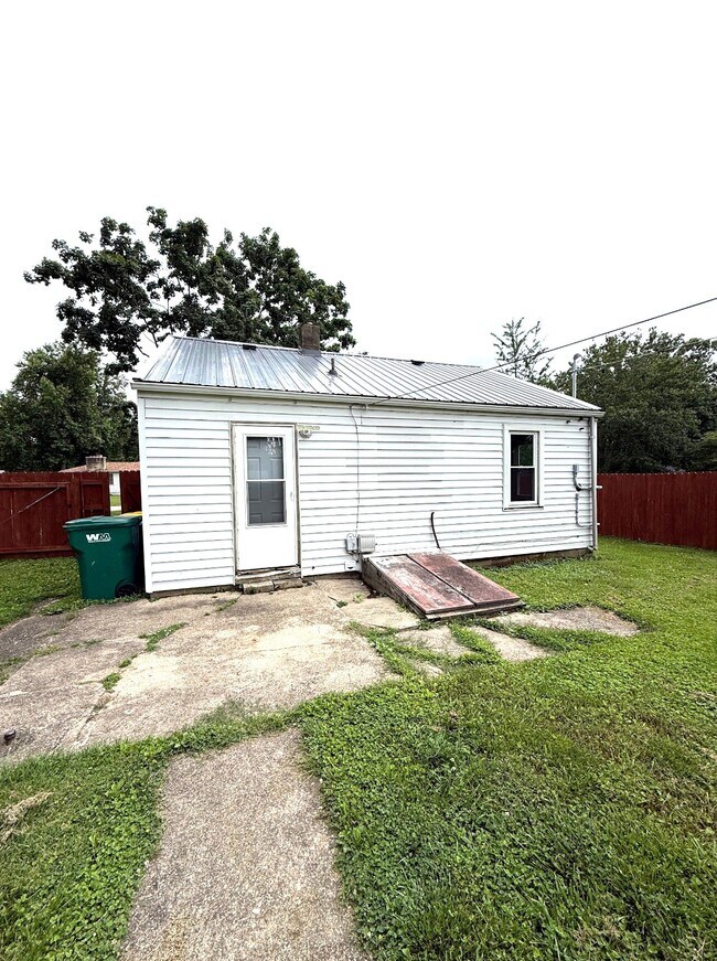 Photo - 1612 W Hunt St