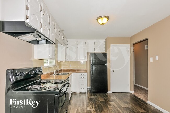 Photo - 5708 Madlar Ln