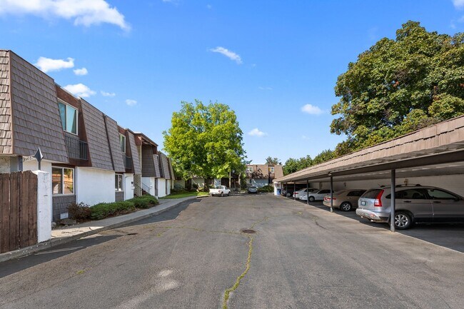 Photo - 1716 N Pettet Dr