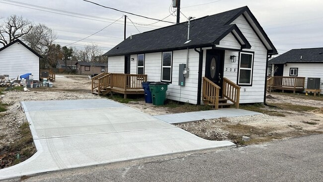 Building Photo - 308 Marshall Alley