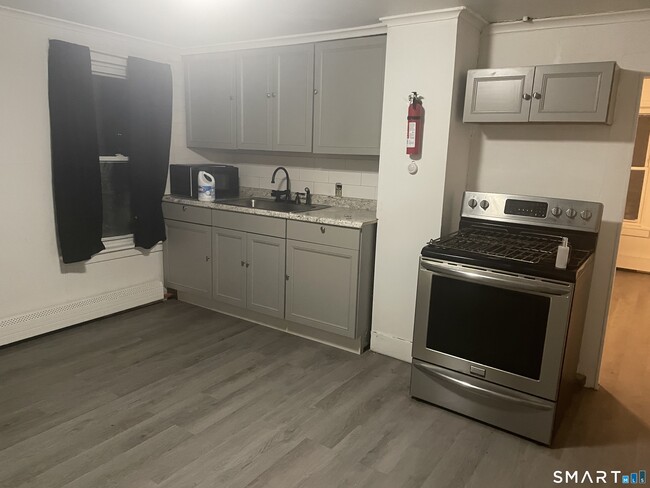 Photo - 411 School St