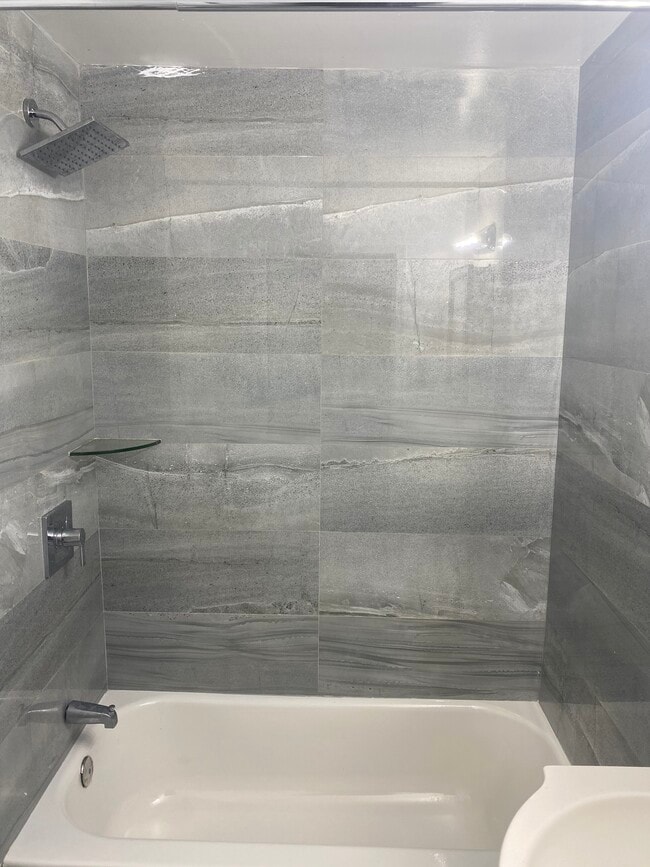 Photo - 5629 Malcolm St