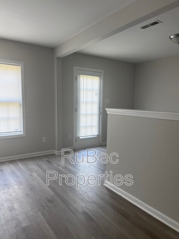 Photo - 5380 Esther Ln